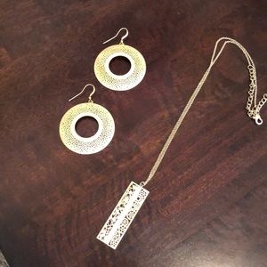 Necklace and earring set
